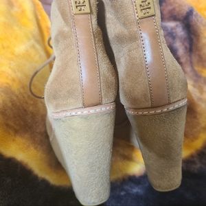 Cute! Tory Burch ankle boots size 9